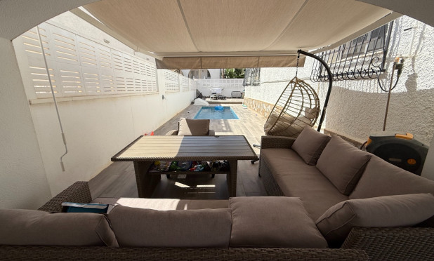 Resale - Villa - Orihuela Costa - Villamartín