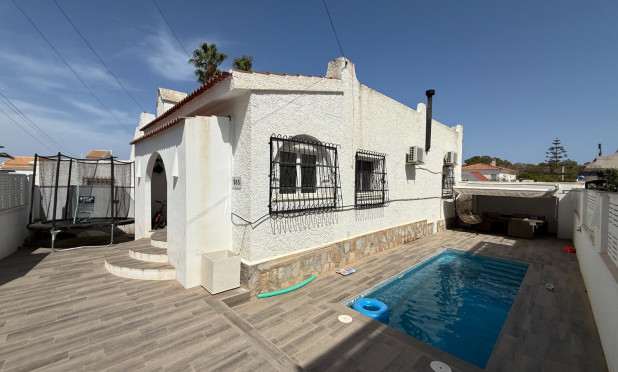 Resale - Villa - Orihuela Costa - Villamartín