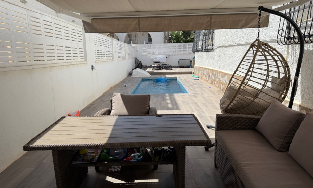 Resale - Villa - Orihuela Costa - Villamartín