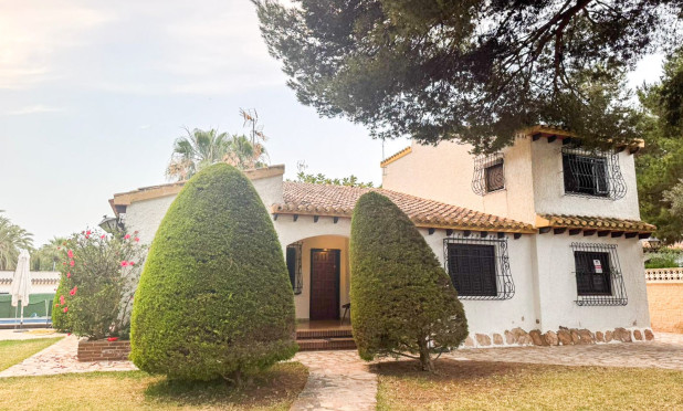 Wiederverkauf - Villa - Orihuela Costa - Punta Prima