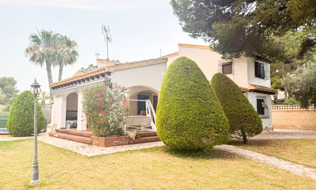 Wiederverkauf - Villa - Orihuela Costa - Punta Prima