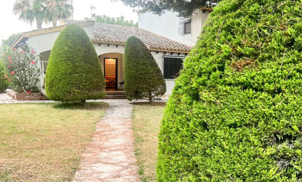 Wiederverkauf - Villa - Orihuela Costa - Punta Prima