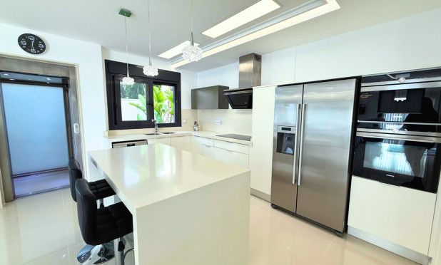 Odsprzedaż - Villa - San Miguel de Salinas