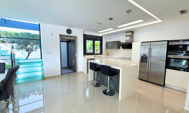 Odsprzedaż - Villa - San Miguel de Salinas