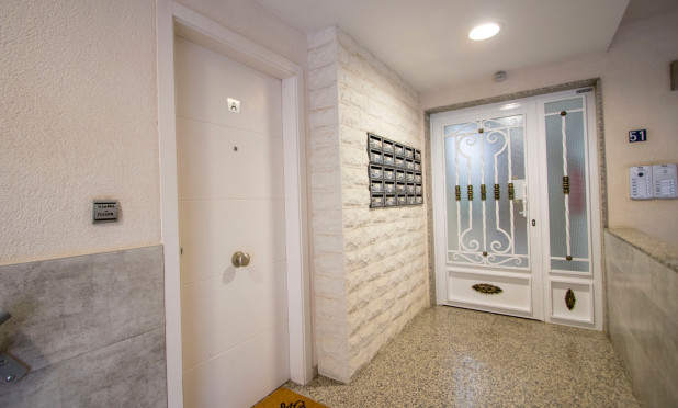 Odsprzedaż - Mieszkanie w bloku - Formentera del Segura