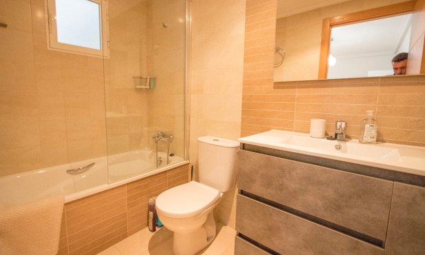 Odsprzedaż - Mieszkanie w bloku - Formentera del Segura