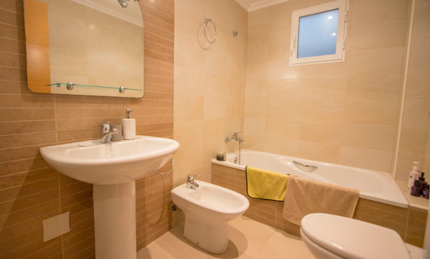 Odsprzedaż - Mieszkanie w bloku - Formentera del Segura