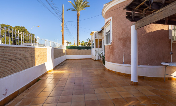Resale - Villa - Torrevieja - Urbanización San Luis
