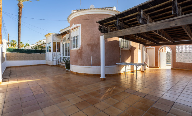 Resale - Villa - Torrevieja - Urbanización San Luis