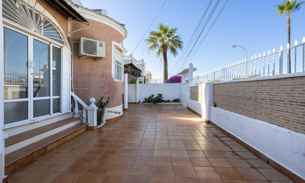 Resale - Villa - Torrevieja - Urbanización San Luis
