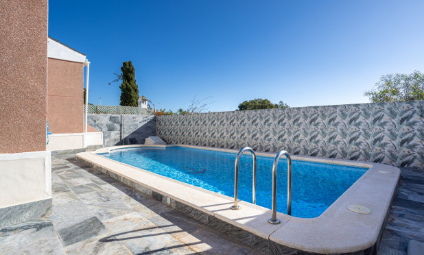 Resale - Villa - Torrevieja - Urbanización San Luis