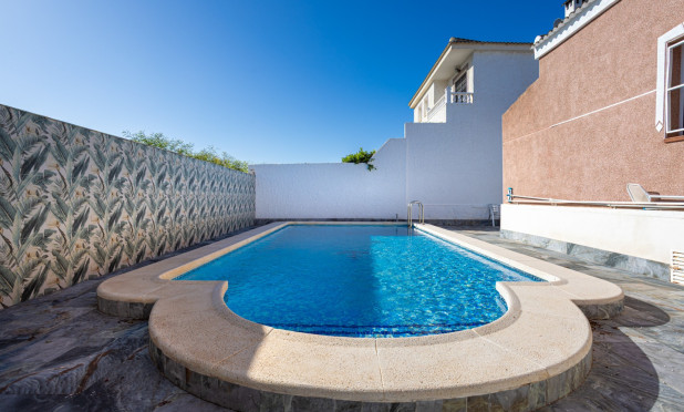 Resale - Villa - Torrevieja - Urbanización San Luis