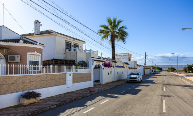 Resale - Villa - Torrevieja - Urbanización San Luis