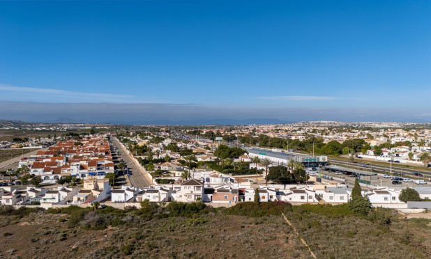 Resale - Villa - Torrevieja - Urbanización San Luis