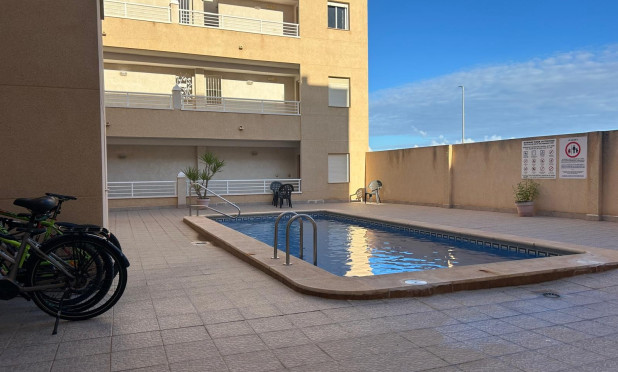 Odsprzedaż - Mieszkanie w bloku - Montesinos - Los Montesinos