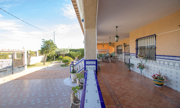 Resale - Finca / Country Property - Alicante