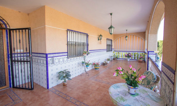 Resale - Finca / Country Property - Alicante