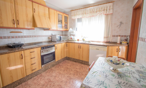 Resale - Finca / Country Property - Alicante