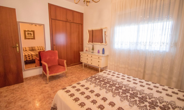 Resale - Finca / Country Property - Alicante