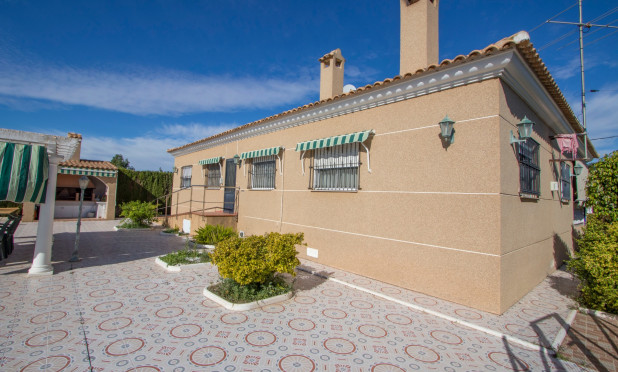 Resale - Finca / Country Property - Alicante