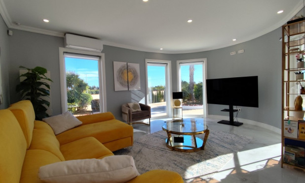 Resale - Villa - El Mudamiento