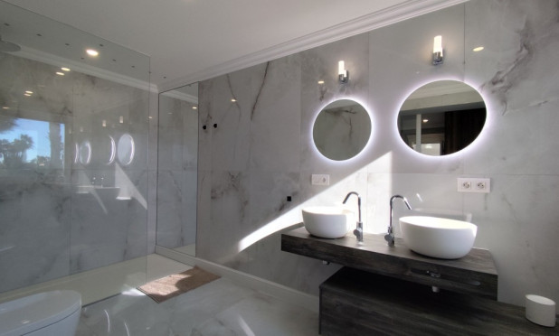 Resale - Villa - El Mudamiento