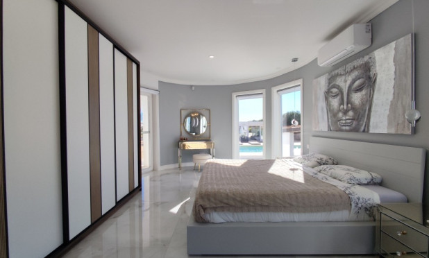 Resale - Villa - El Mudamiento