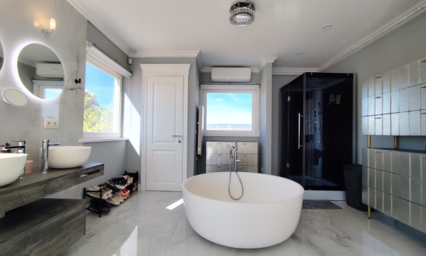 Resale - Villa - El Mudamiento