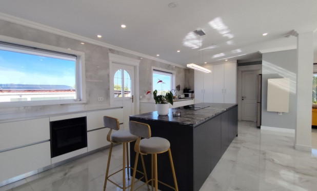 Resale - Villa - El Mudamiento