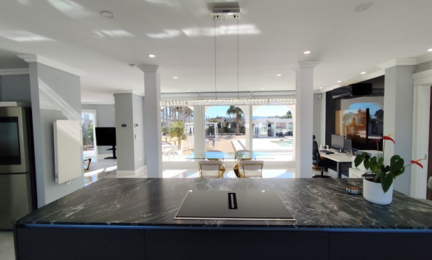 Resale - Villa - El Mudamiento