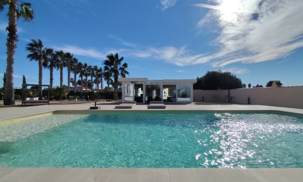 Resale - Villa - El Mudamiento