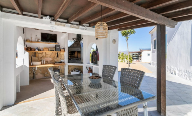 Resale - Villa - El Mudamiento