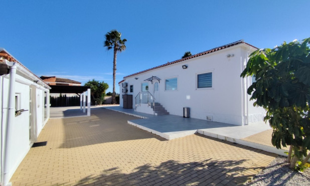 Resale - Villa - El Mudamiento