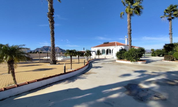 Resale - Villa - El Mudamiento