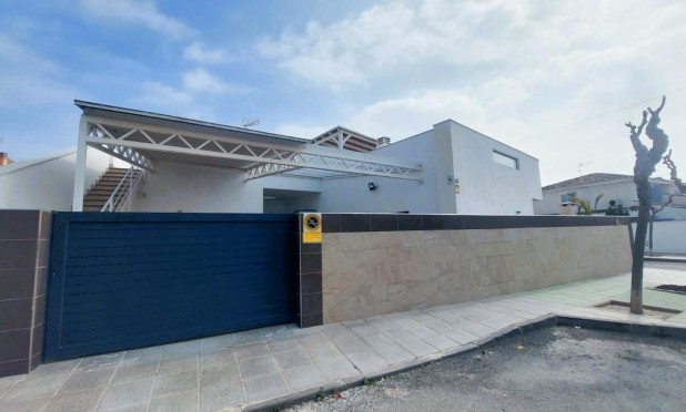 Resale - Villa - Pilar de la Horadada - Torre De La Horadada