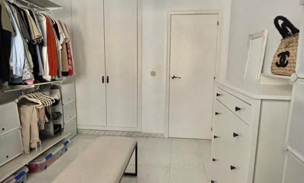 Odsprzedaż - Mieszkanie w bloku - Altea