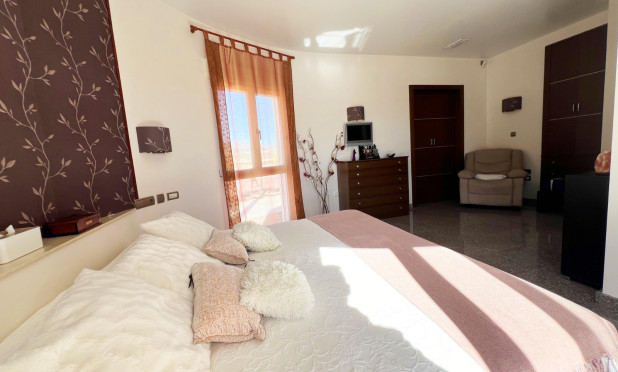 Resale - Villa - Novelda