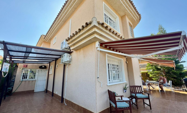 Resale - Villa - Torrevieja - Los Altos