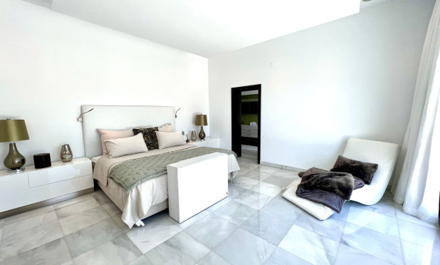 Wiederverkauf - Villa - Marbella - Nueva Andalucía