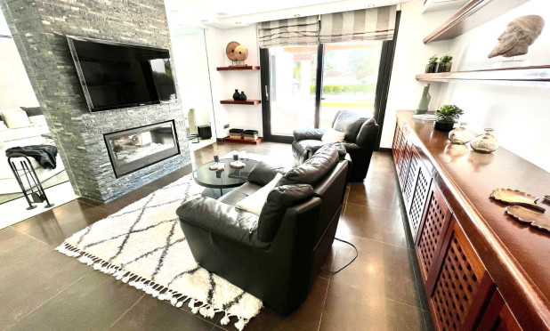 Wiederverkauf - Villa - Marbella - Nueva Andalucía