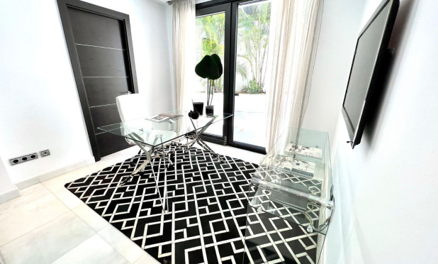 Wiederverkauf - Villa - Marbella - Nueva Andalucía