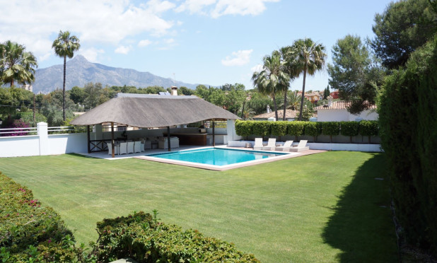 Wiederverkauf - Villa - Marbella - Nueva Andalucía
