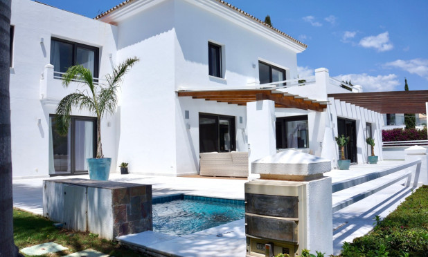 Wiederverkauf - Villa - Marbella - Nueva Andalucía
