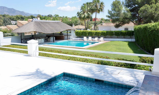Wiederverkauf - Villa - Marbella - Nueva Andalucía