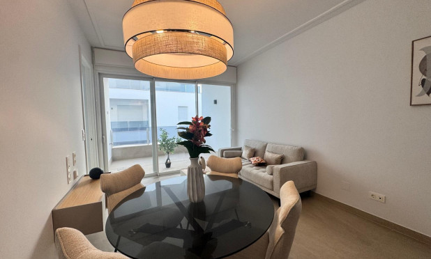 Odsprzedaż - Mieszkanie w bloku - Torrevieja - Playa Los Locos