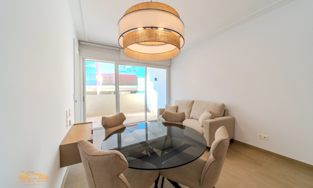 Odsprzedaż - Mieszkanie w bloku - Torrevieja - Playa Los Locos