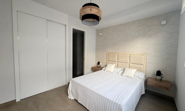 Odsprzedaż - Mieszkanie w bloku - Torrevieja - Playa Los Locos