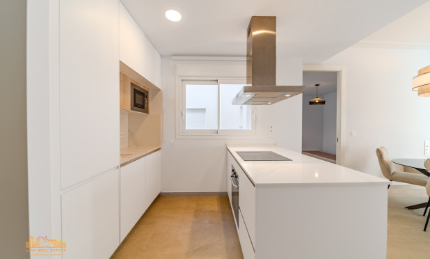 Odsprzedaż - Mieszkanie w bloku - Torrevieja - Playa Los Locos