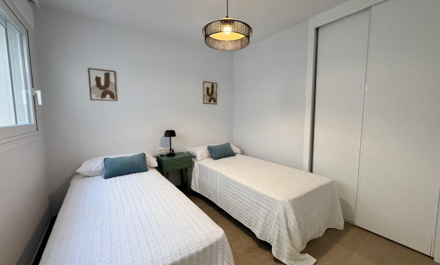 Odsprzedaż - Mieszkanie w bloku - Torrevieja - Playa Los Locos