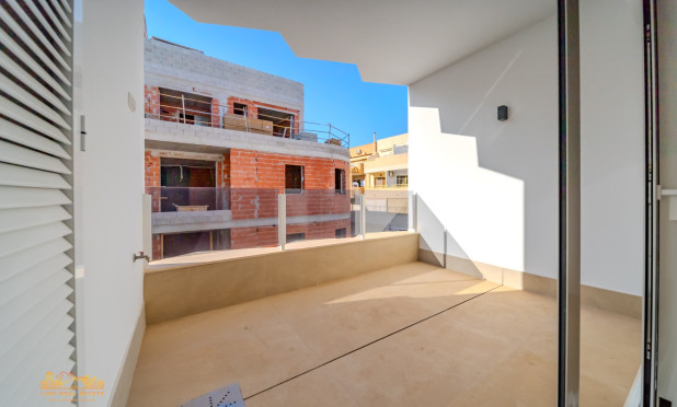 Odsprzedaż - Mieszkanie w bloku - Torrevieja - Playa Los Locos